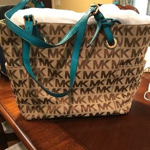 MK tote Turquoise straps NWOT